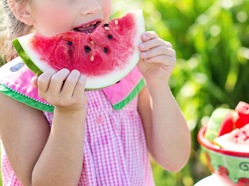 Alimentos saudáveis para ter sempre em casa no verão
