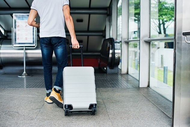 Como devo deixar a minha casa ou a minha empresa quando vou de férias?