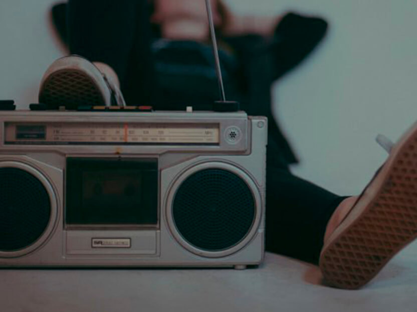 Tem problemas em adormecer? Descubra o poder da música